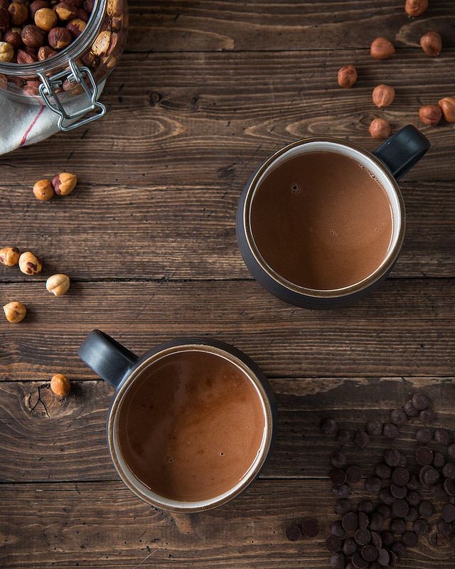 هات چاکلت فندق با پودر فندق