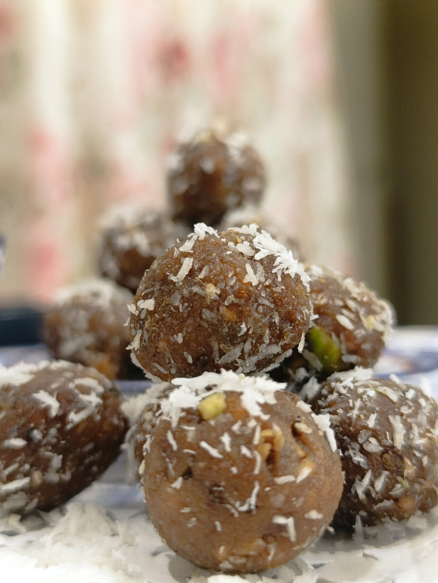 میانوعده سالم و بدون شکر ProBall کنار قهوه